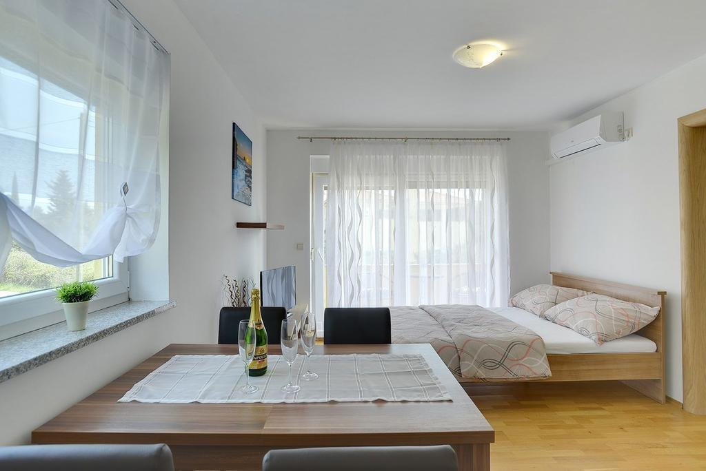 Apartments Kralj Medulin Exterior photo