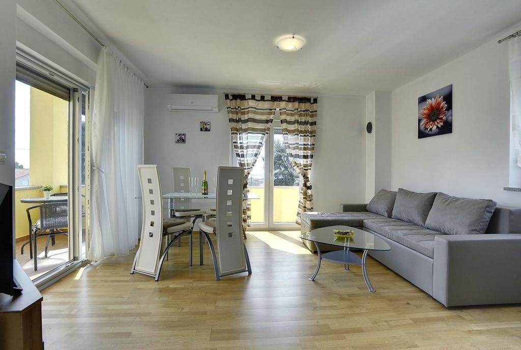 Apartments Kralj Medulin Exterior photo