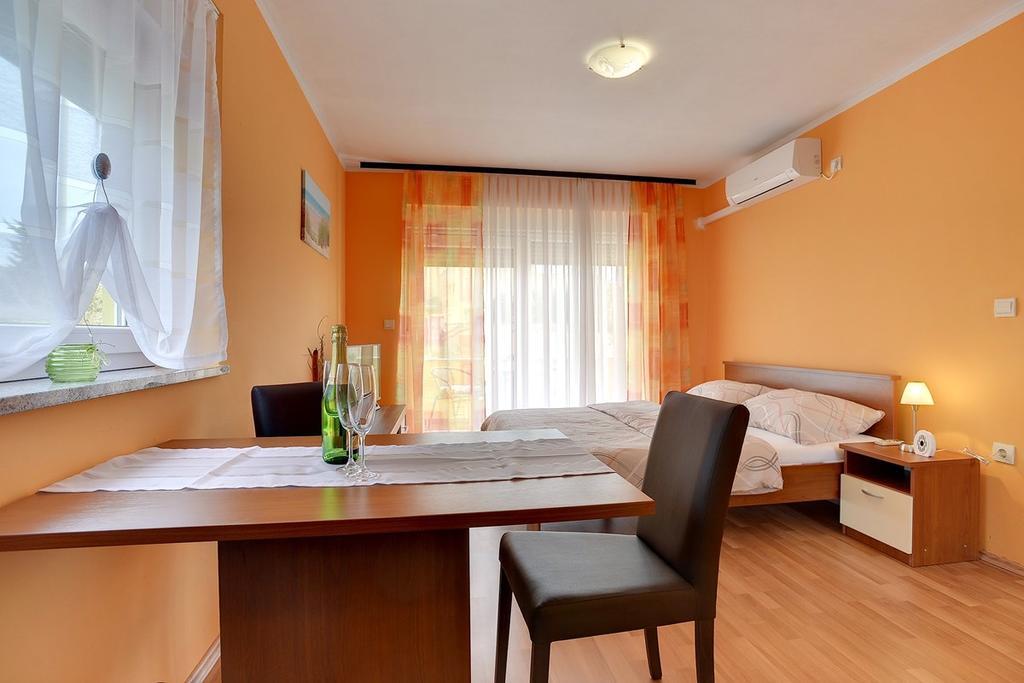 Apartments Kralj Medulin Exterior photo