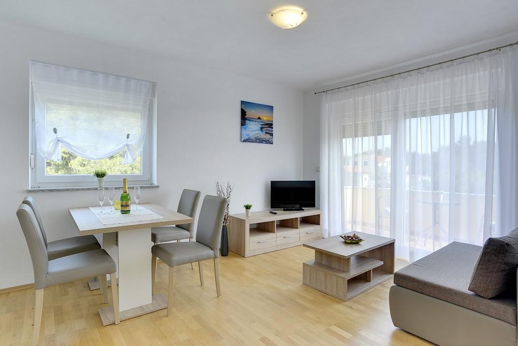 Apartments Kralj Medulin Exterior photo